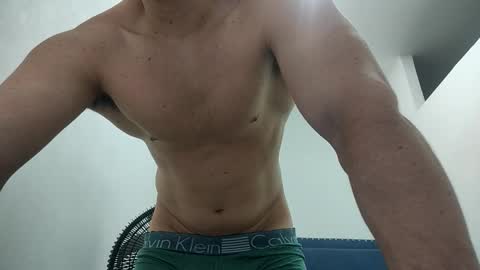 Snapshot of insistente chatting on 5, 2, 2026 INSTAGRAM camilodlx online show from 5, 2, 2026