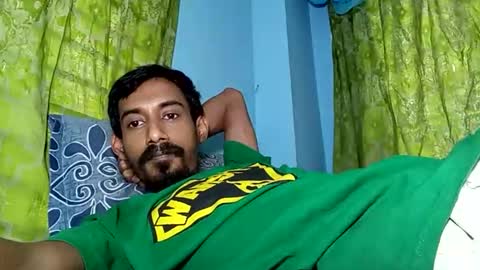 interne8famous online show from 13, 4, 2026