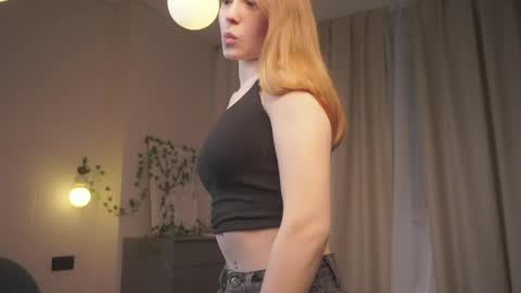 Snapshot of intheknoww chatting on 6, 6, 2026 Avie online show from 6, 6, 2026
