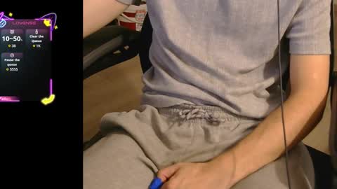 Snapshot of introvertgamer chatting on 18, 10, 2025 introvertgamer online show from 18, 10, 2025