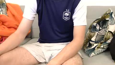 Snapshot of introvertgamer chatting on 4, 7, 2026 introvertgamer online show from 4, 7, 2026