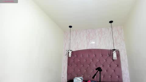 iris_77 online show from 18, 12, 2025