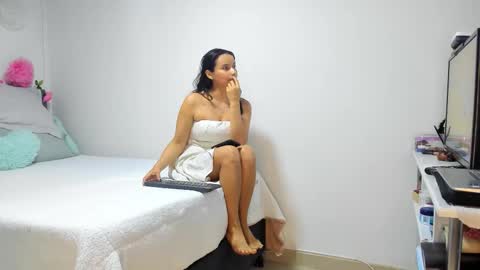 Snapshot of iris_evans__ chatting on 9, 11, 2025 iris online show from 9, 11, 2025