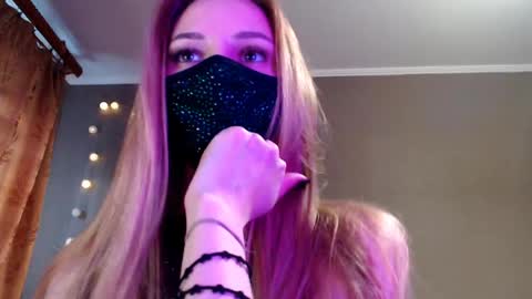 Snapshot of iris_lave chatting on 6, 5, 2026 Lily online show from 6, 5, 2026