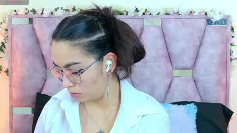 Snapshot of iris_mandarinne chatting on 17, 7, 2026 Iris online show from 17, 7, 2026