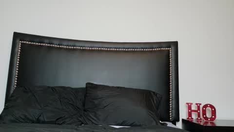 Iris  online show from 23, 12, 2025