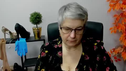 Snapshot of iris_xdesire chatting on 8, 1, 2025 I R I S online show from 8, 1, 2025