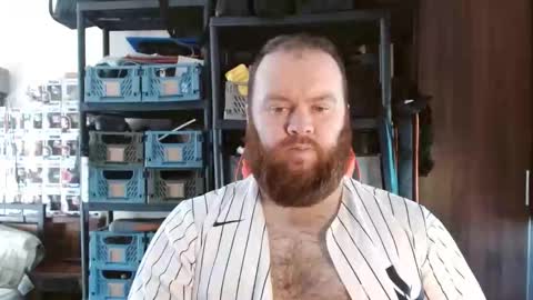 Snapshot of irishdaddy24 chatting on 8, 2, 2026 twitter theirishman205 online show from 8, 2, 2026