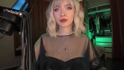 Miss Iris Fansly Miss Iris new inst.  online show from 5, 1, 2026