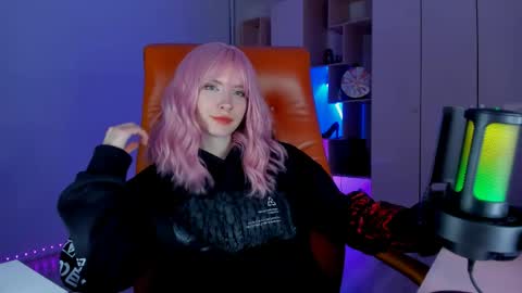 Miss Iris Fansly Miss Iris new inst.  online show from 25, 4, 2026