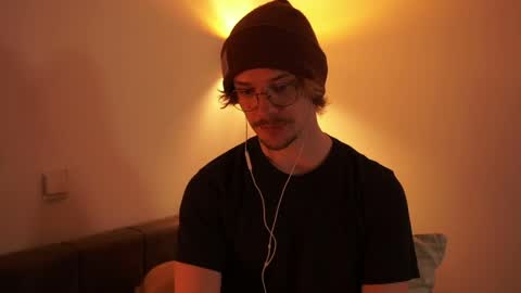 Snapshot of ironthud chatting on 19, 4, 2026 Sam online show from 19, 4, 2026