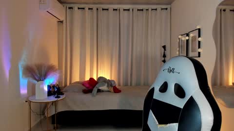 isa_____ online show from 5, 2, 2025