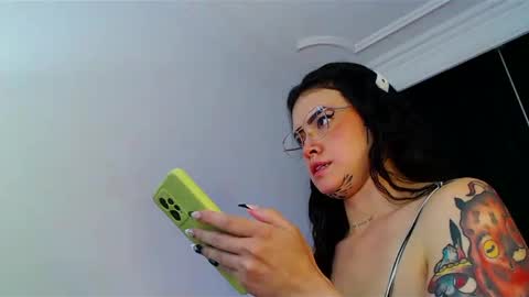 Snapshot of isa_maiden_ chatting on 6, 2, 2025 online show from 6, 2, 2025