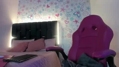 isa_rivas online show from 5, 12, 2025