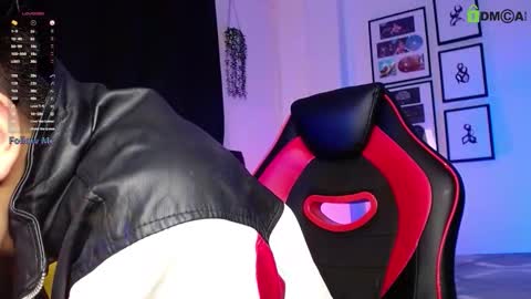 Isaac Saenz. online show from 16, 12, 2025