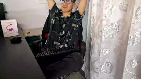 Snapshot of isaac_winter_ chatting on 18, 10, 2025 Isaac online show from 18, 10, 2025