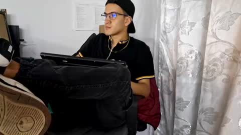 Snapshot of isaac_winter_ chatting on 21, 10, 2025 Isaac online show from 21, 10, 2025