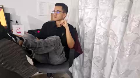 Snapshot of isaac_winter_ chatting on 22, 10, 2025 Isaac online show from 22, 10, 2025