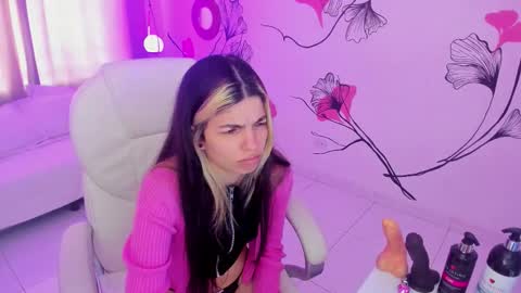 Snapshot of isabela_fiorelli chatting on 18, 11, 2025 isabela_fiorelli online show from 18, 11, 2025
