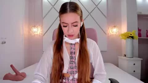 Snapshot of isabella__shine chatting on 2, 7, 2026 Isa online show from 2, 7, 2026