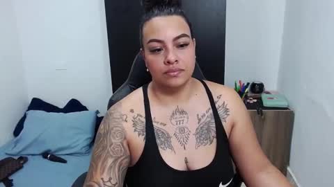 Snapshot of isabella_hots chatting on 22, 1, 2025  estefania online show from 22, 1, 2025