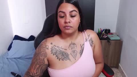 Snapshot of isabella_hots chatting on 23, 1, 2025  estefania online show from 23, 1, 2025