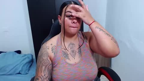 Snapshot of isabella_hots chatting on 13, 2, 2025  estefania online show from 13, 2, 2025