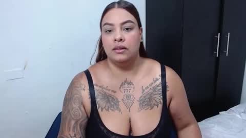 Snapshot of isabella_hots chatting on 1, 2, 2026 estefania online show from 1, 2, 2026