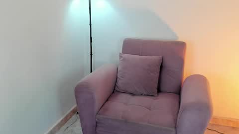 Snapshot of isabella_jones9 chatting on 2, 12, 2025 ISABELLA online show from 2, 12, 2025