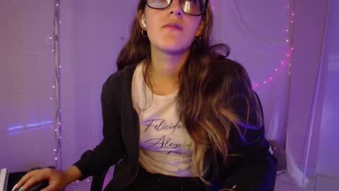 Isabella Rros online show from 19, 9, 2025