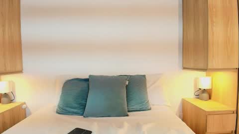 Isabella  online show from 15, 11, 2025