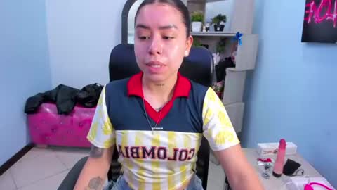 Snapshot of isabellasummer_ chatting on 27, 6, 2026 isebella online show from 27, 6, 2026