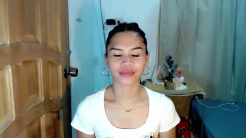 Snapshot of isabelle_amore chatting on 8, 7, 2026 Ysa online show from 8, 7, 2026