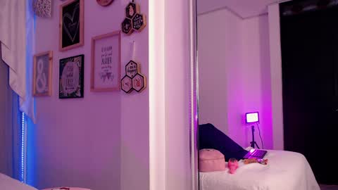 Snapshot of isabelledaza chatting on 30, 3, 2026 Isabelle Daza online show from 30, 3, 2026