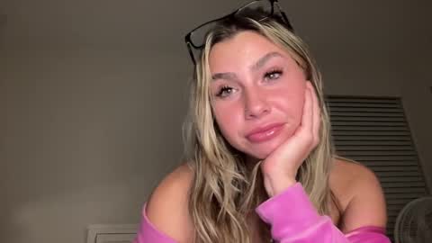 Snapshot of isabellekinsley chatting on 10, 12, 2024 isabellekinsley online show from 10, 12, 2024