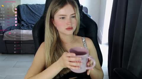 Snapshot of isabelswan chatting on 25, 5, 2026 isabelswan online show from 25, 5, 2026