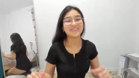 Isa Suarez online show from 3, 3, 2026