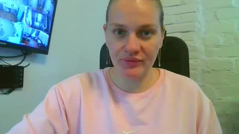 Snapshot of isingle_mom chatting on 24, 9, 2025 isingle_mom online show from 24, 9, 2025