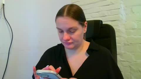 Snapshot of isingle_mom chatting on 22, 10, 2025 isingle_mom online show from 22, 10, 2025