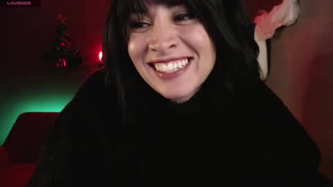 Snapshot of isis_diosa chatting on 27, 12, 2024 Ana Maria online show from 27, 12, 2024