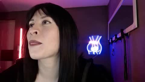 Snapshot of isis_diosa chatting on 27, 10, 2025 Ana Maria online show from 27, 10, 2025