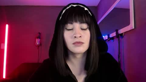 Snapshot of isis_diosa chatting on 2, 11, 2025 Ana Maria online show from 2, 11, 2025