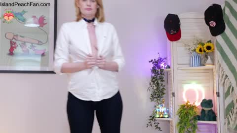 Snapshot of island_peach chatting on 3, 5, 2026 Lou Peaches online show from 3, 5, 2026