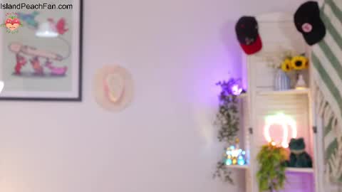 Snapshot of island_peach chatting on 18, 6, 2026 Lou Peaches online show from 18, 6, 2026