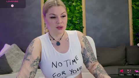 Snapshot of issaa20 chatting on 11, 5, 2026 Alisa online show from 11, 5, 2026