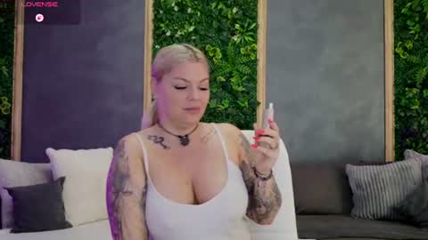 Snapshot of issaa20 chatting on 17, 7, 2026 Alisa online show from 17, 7, 2026