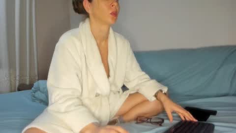 Issabelle online show from 22, 12, 2025