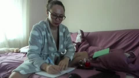 Issabelle online show from 25, 2, 2026