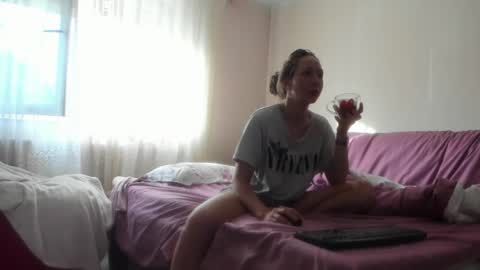 Snapshot of issabelle_69 chatting on 17, 6, 2026 Issabelle online show from 17, 6, 2026