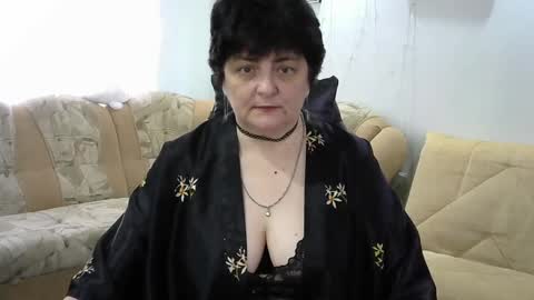 IsXLoves online show from 28, 2, 2025